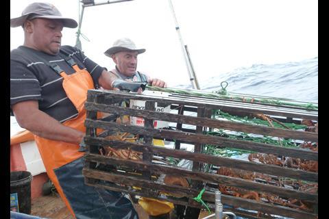 By meeting the MSC standard, the fishery is helping to ensure future supplies of lobster for the 800 inhabitants of the islands © Pablo Manriquez